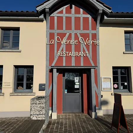 Logis La Venise Verte 호텔 3*